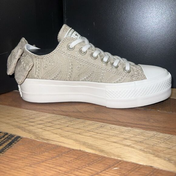Converse Chuck Taylor All Star Lift Bow Nutty Granola Embroidered Flowers Size 8 - Picture 4 of 8